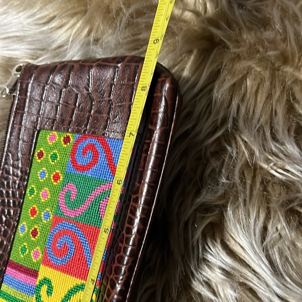 Elegant Brown Clutch with Colorful Embroidery - Picture 3 of 8